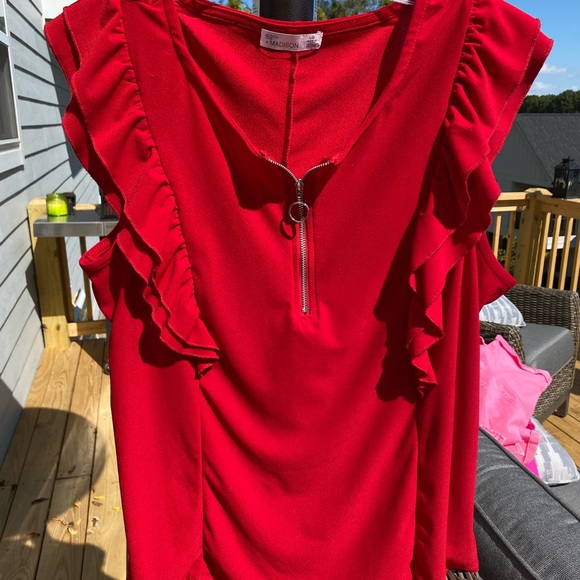 Red L/G top - Picture 2 of 3